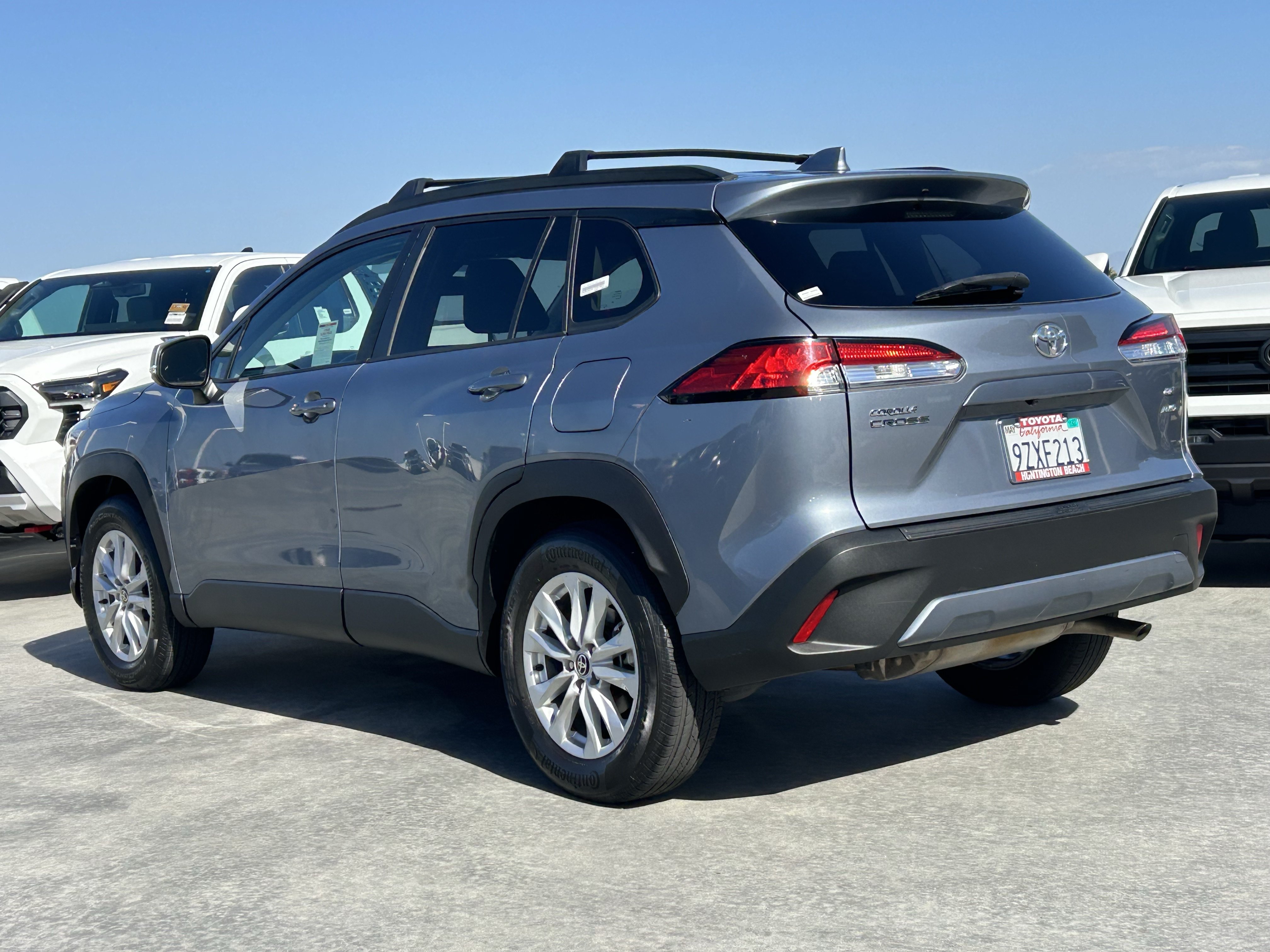 Certified 2022 Toyota Corolla Cross LE w/ Moonroof Package AWD/4WD image 5