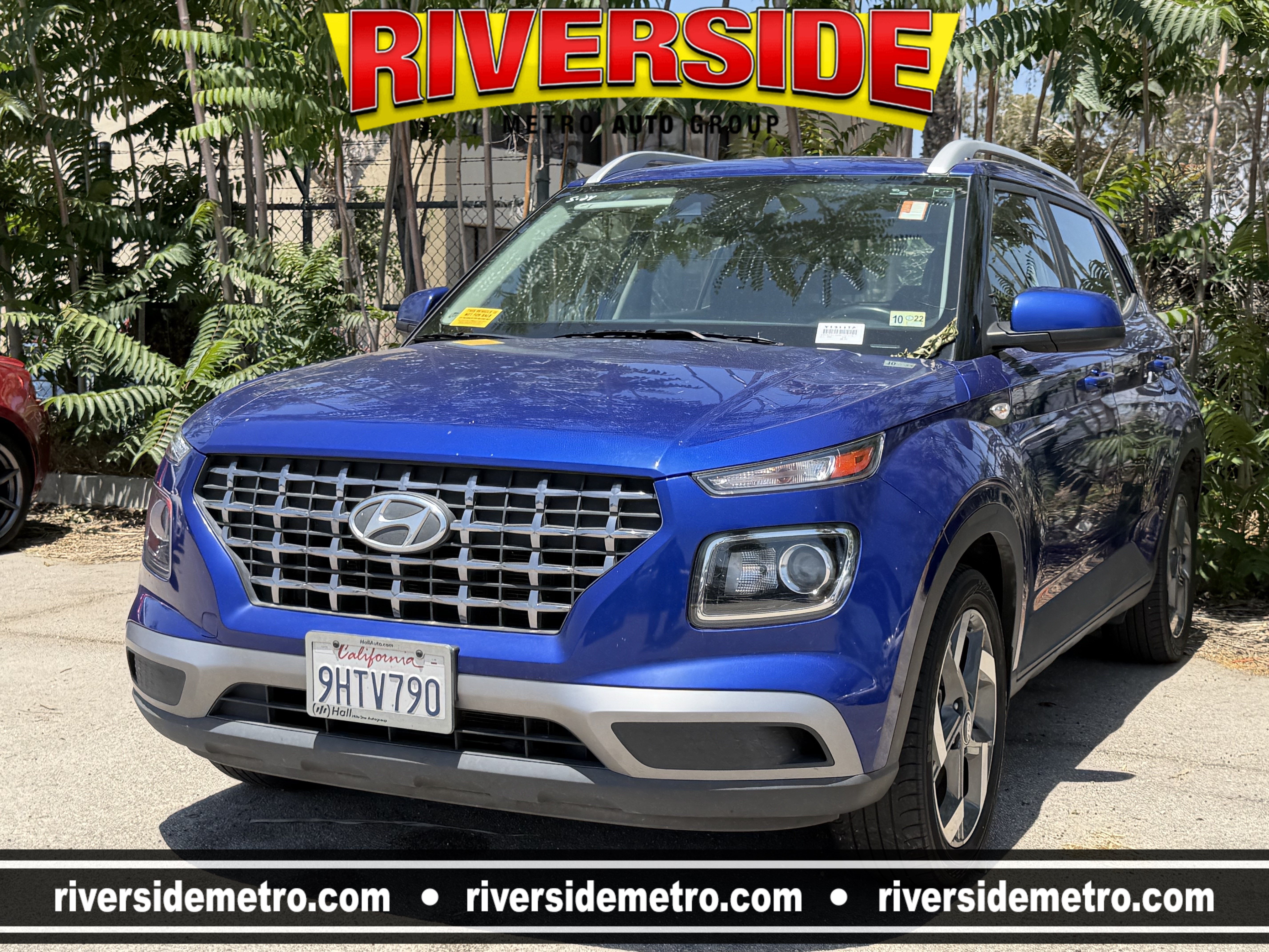 Certified 2022 Hyundai Venue SEL FWD image 1