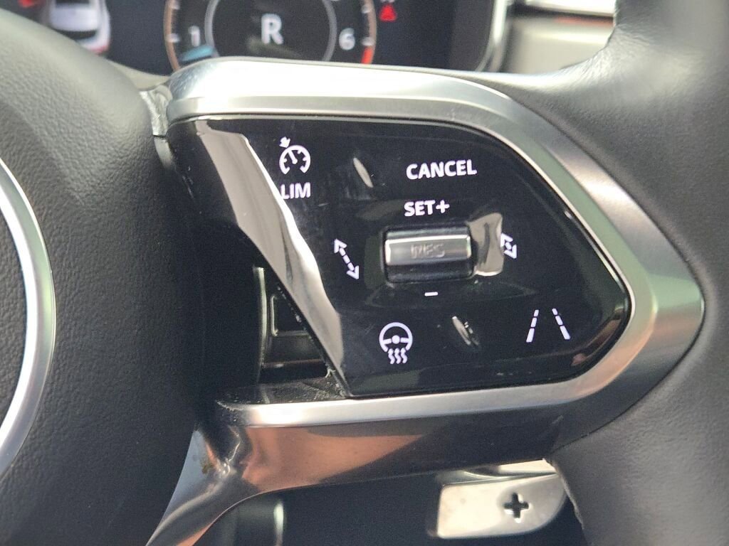 Used 2024 Jaguar F-PACE R-Dynamic S image 33