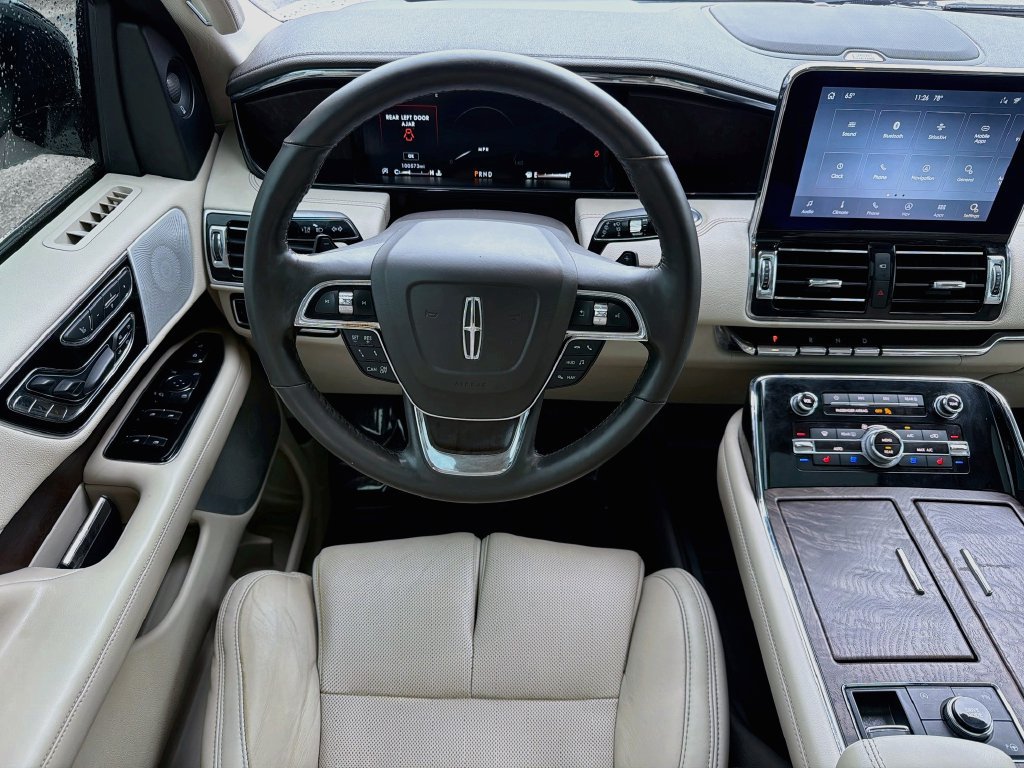 Used 2020 Lincoln Navigator L Reserve w/ Luxury Package AWD/4WD image 18