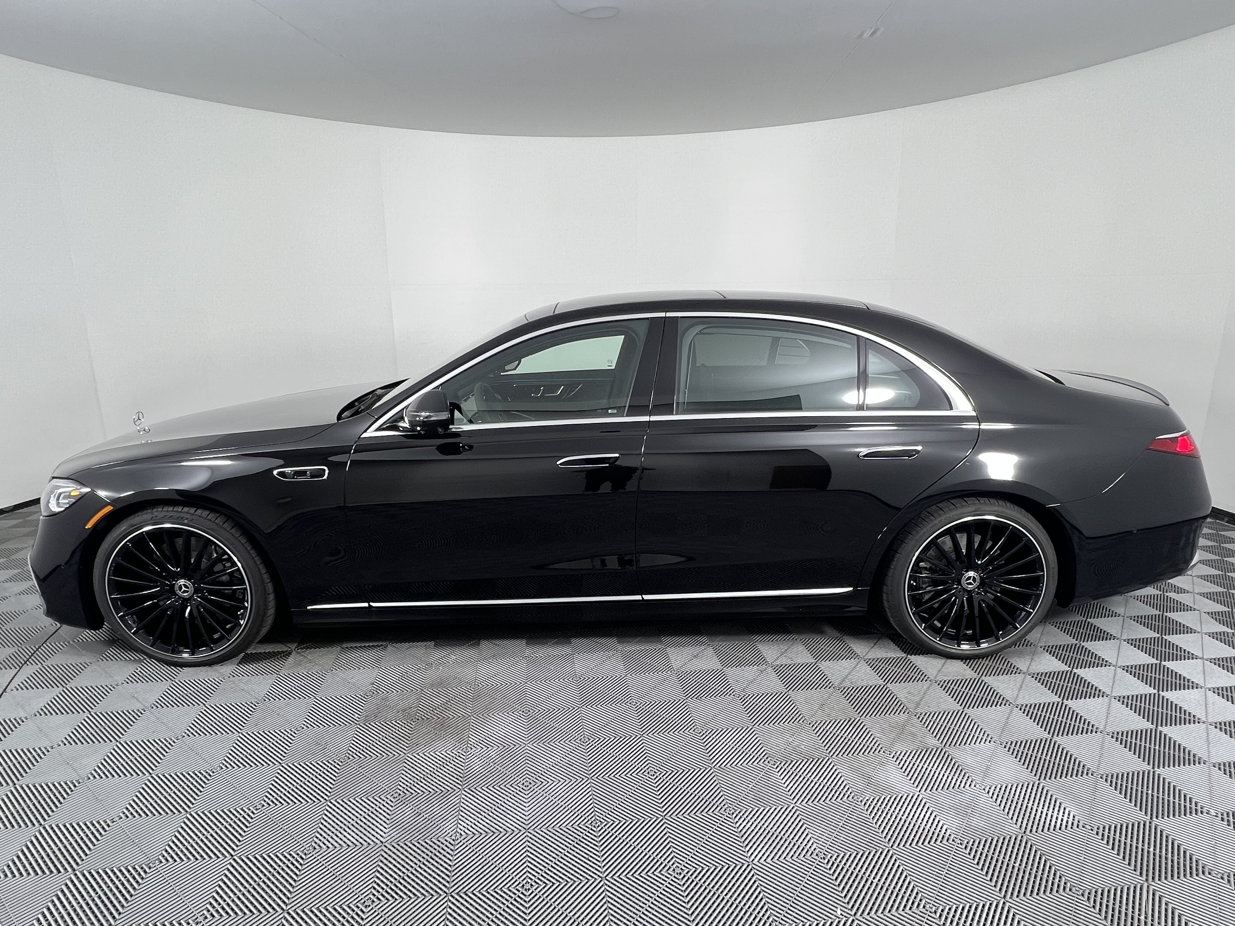 New 2027 Mercedes-Benz S 580 4MATIC Sedan image 9