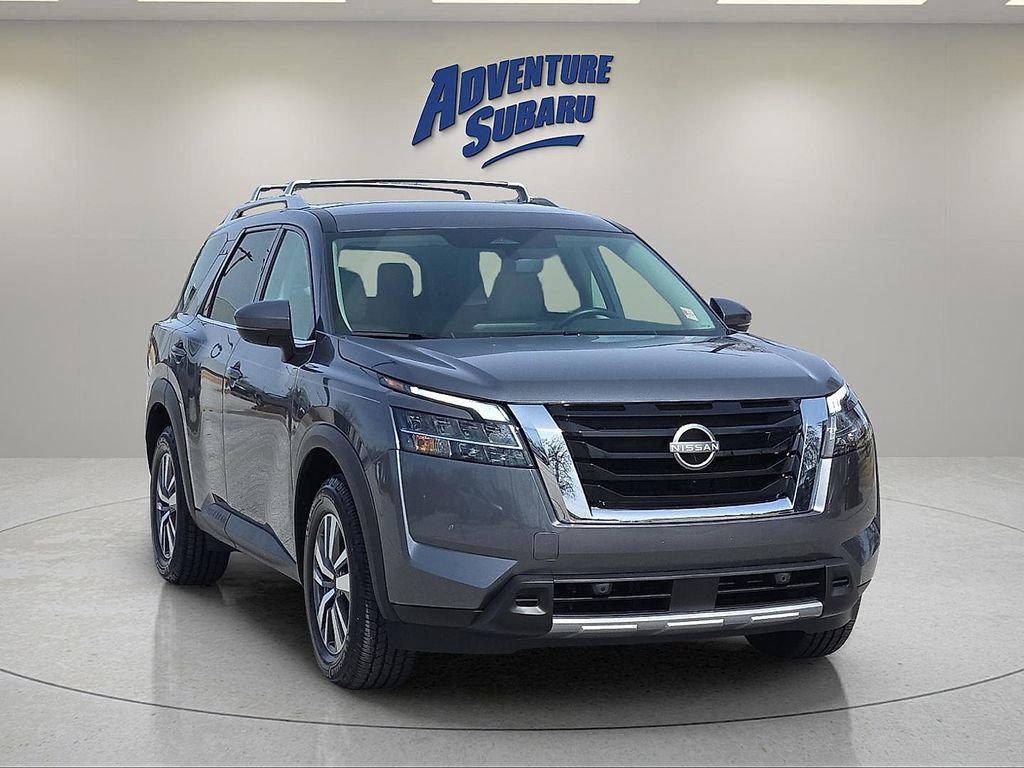 Used 2023 Nissan Pathfinder SL AWD/4WD image 1
