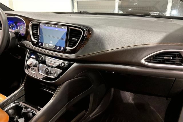 Used 2022 Chrysler Pacifica Pinnacle AWD/4WD image 32