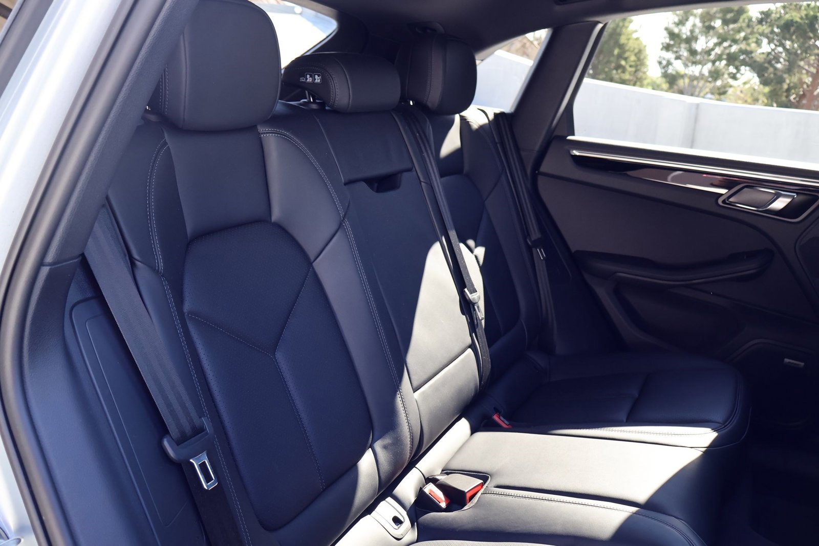 Certified 2025 Porsche Macan image 23