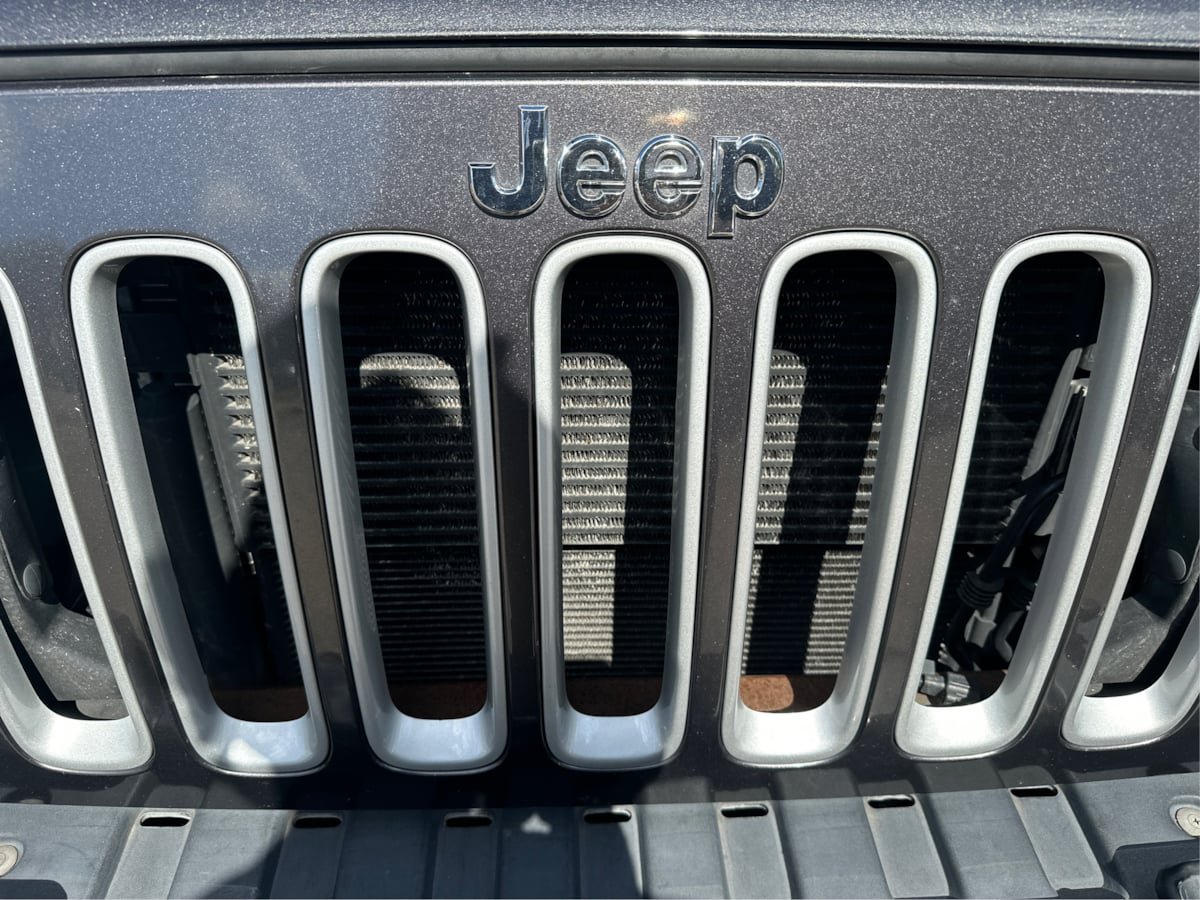 Used 2017 Jeep Wrangler Unlimited Sahara AWD/4WD image 21