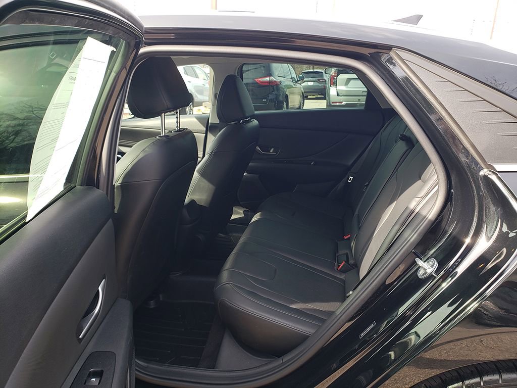 Used 2021 Hyundai Elantra Limited image 11