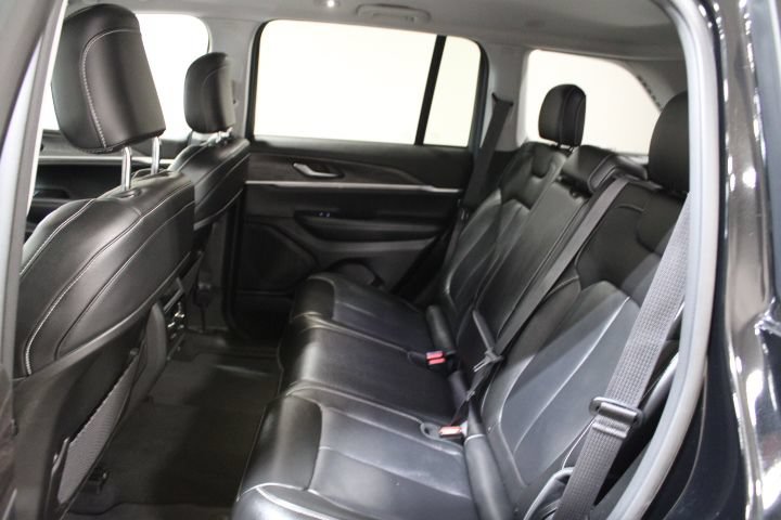 Used 2023 Jeep Grand Cherokee Limited AWD/4WD image 20