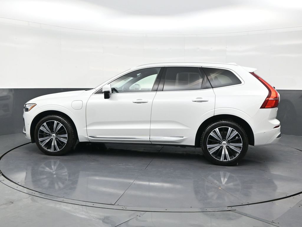 Used 2023 Volvo XC60 T8 Plus image 2