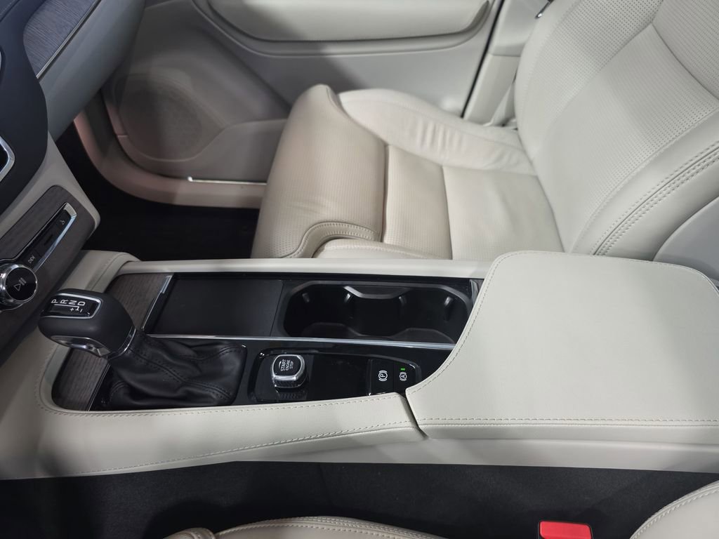 Used 2022 Volvo XC90 T6 Inscription w/ Advanced Package image 39