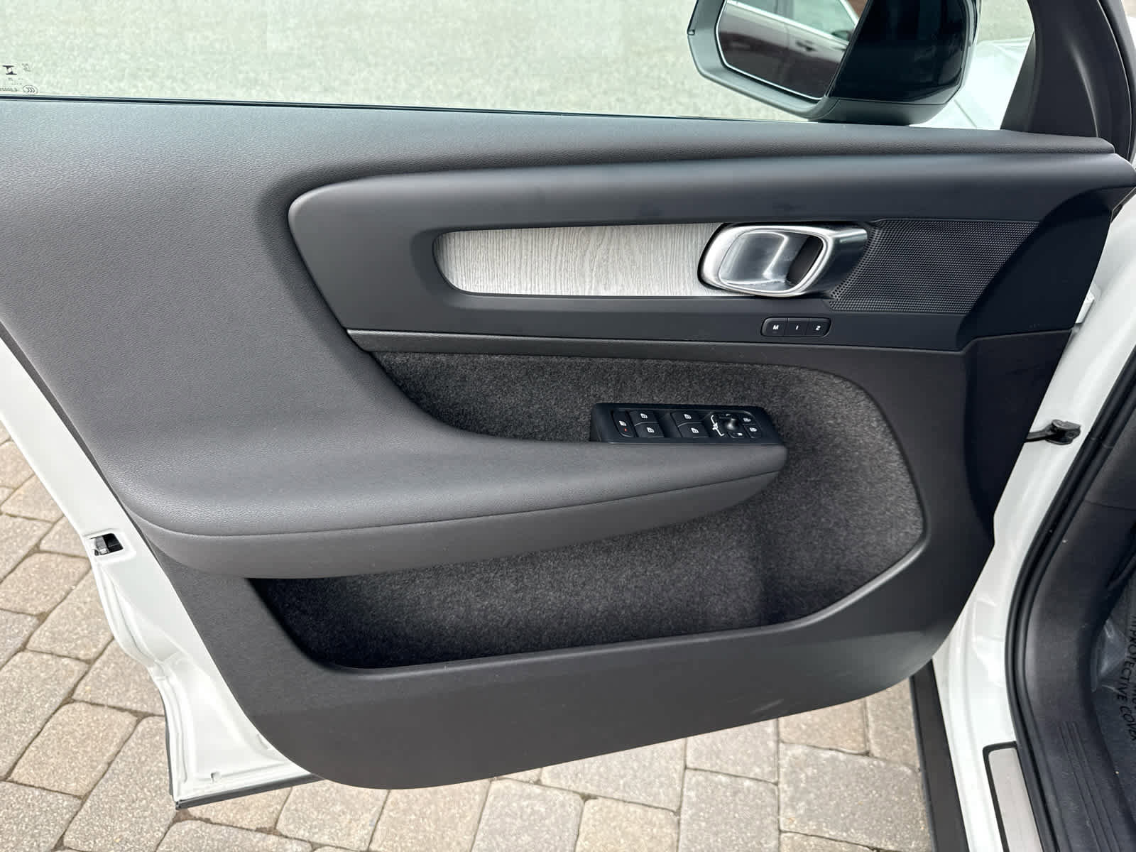 Used 2026 Volvo XC40 B5 Plus w/ Protection Package Premier image 6