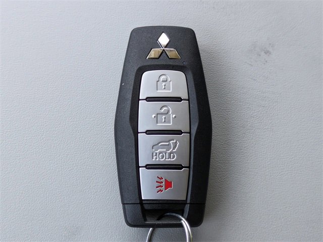 New 2025 Mitsubishi Outlander SE image 32