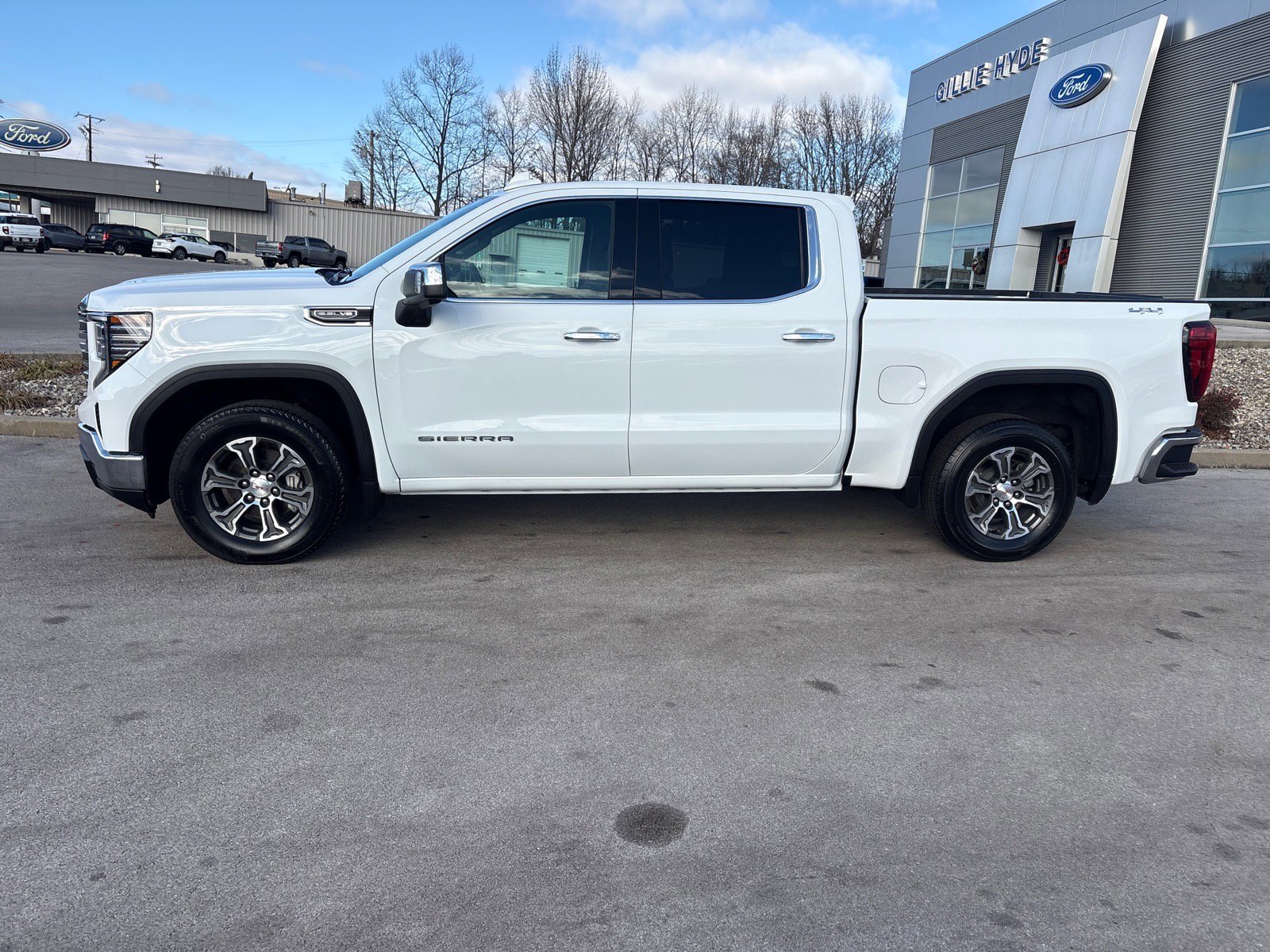 Used 2025 GMC Sierra 1500 SLT image 1