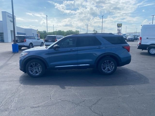 Certified 2025 Ford Explorer Active w/ Active Comfort Package AWD/4WD image 2