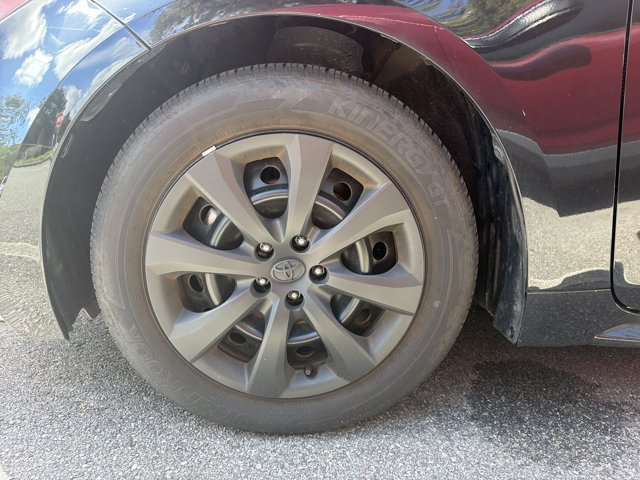Used 2025 Toyota Corolla LE FWD image 5