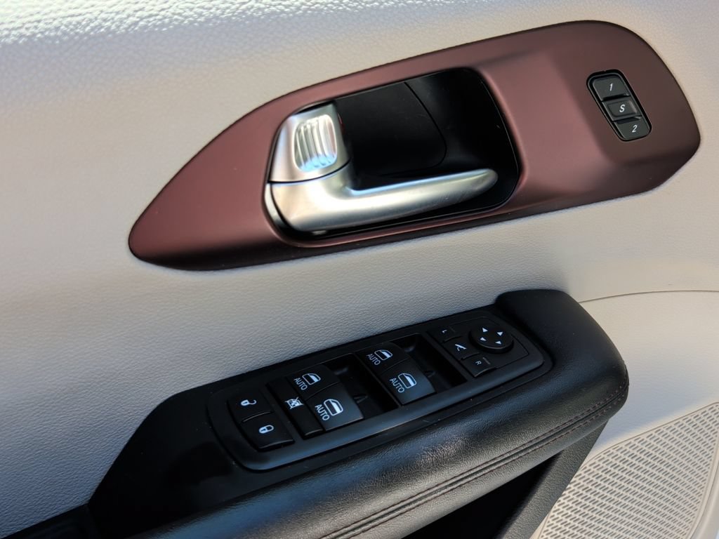 Used 2019 Chrysler Pacifica Limited FWD image 15