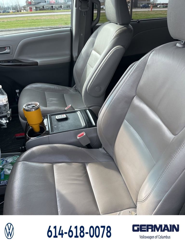 Used 2017 Toyota Sienna XLE Premium image 22