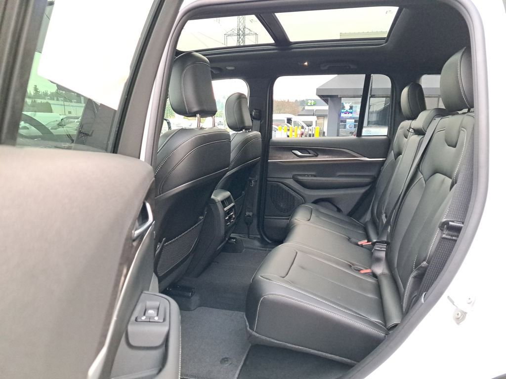 New 2025 Jeep Grand Cherokee Limited AWD/4WD image 13