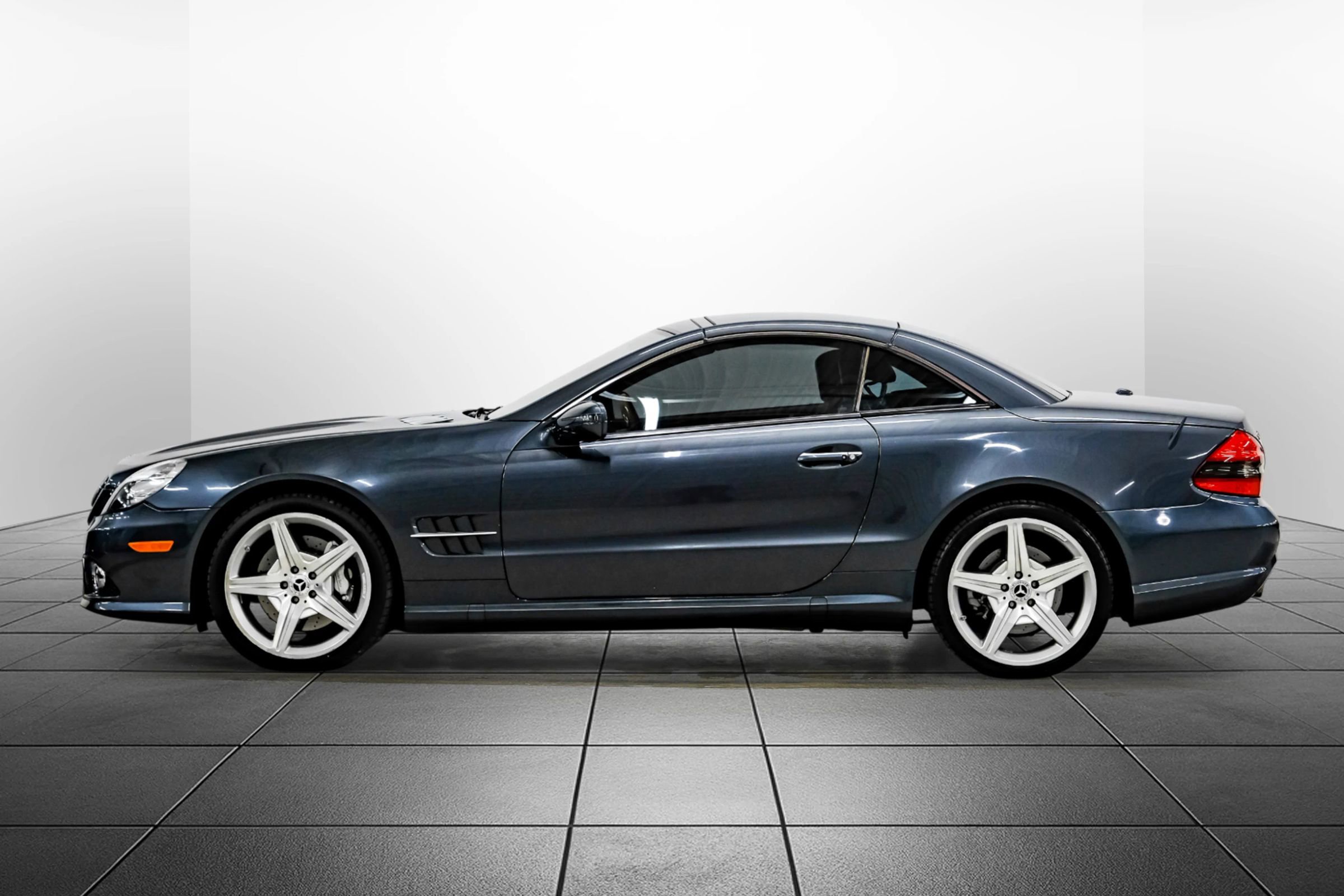 Used 2012 Mercedes-Benz SL 550 image 16