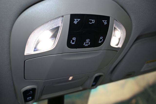 Used 2023 Chrysler Pacifica Limited FWD image 45