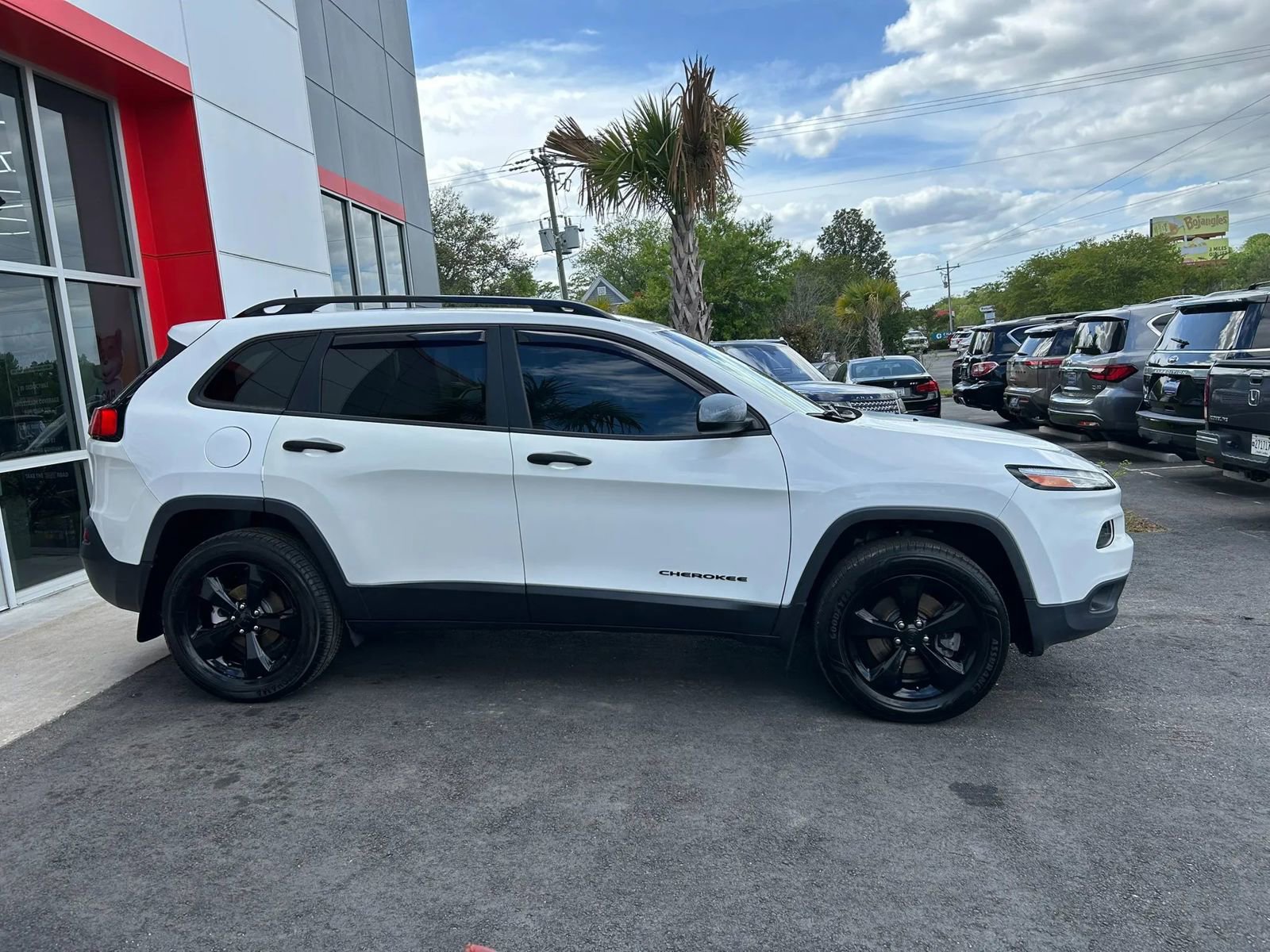 Used 2017 Jeep Cherokee Sport FWD image 8
