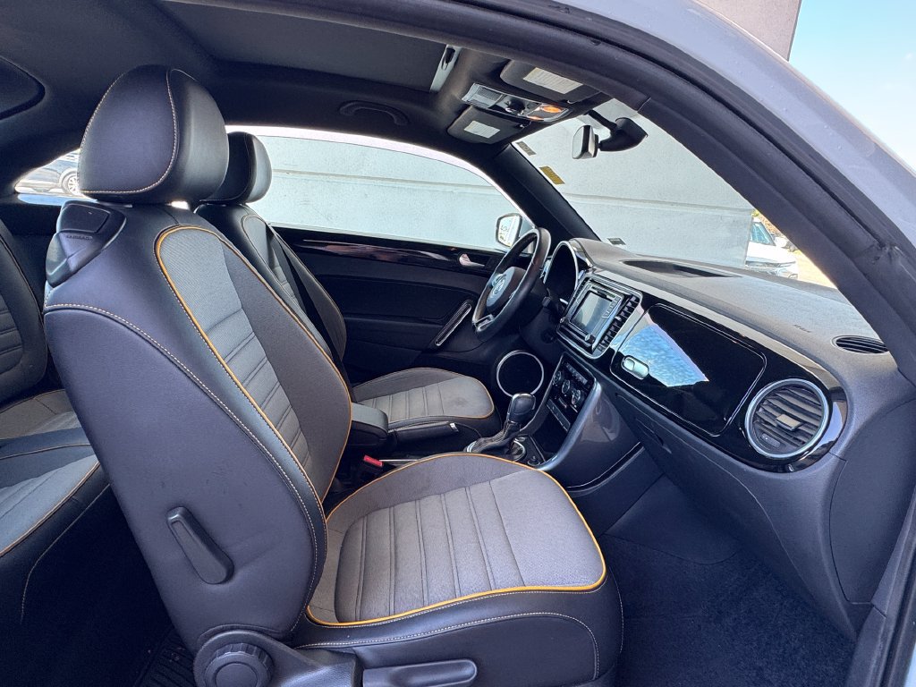 Used 2018 Volkswagen Beetle 2.0T Dune FWD image 26