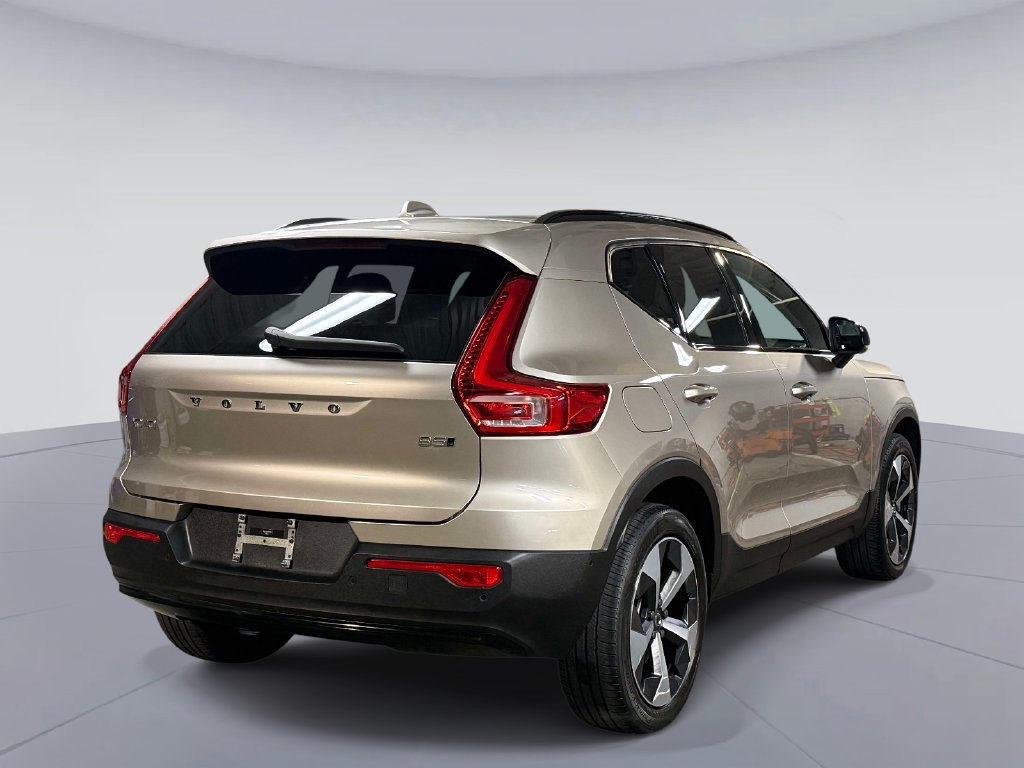 Used 2024 Volvo XC40 B5 Plus AWD/4WD image 10