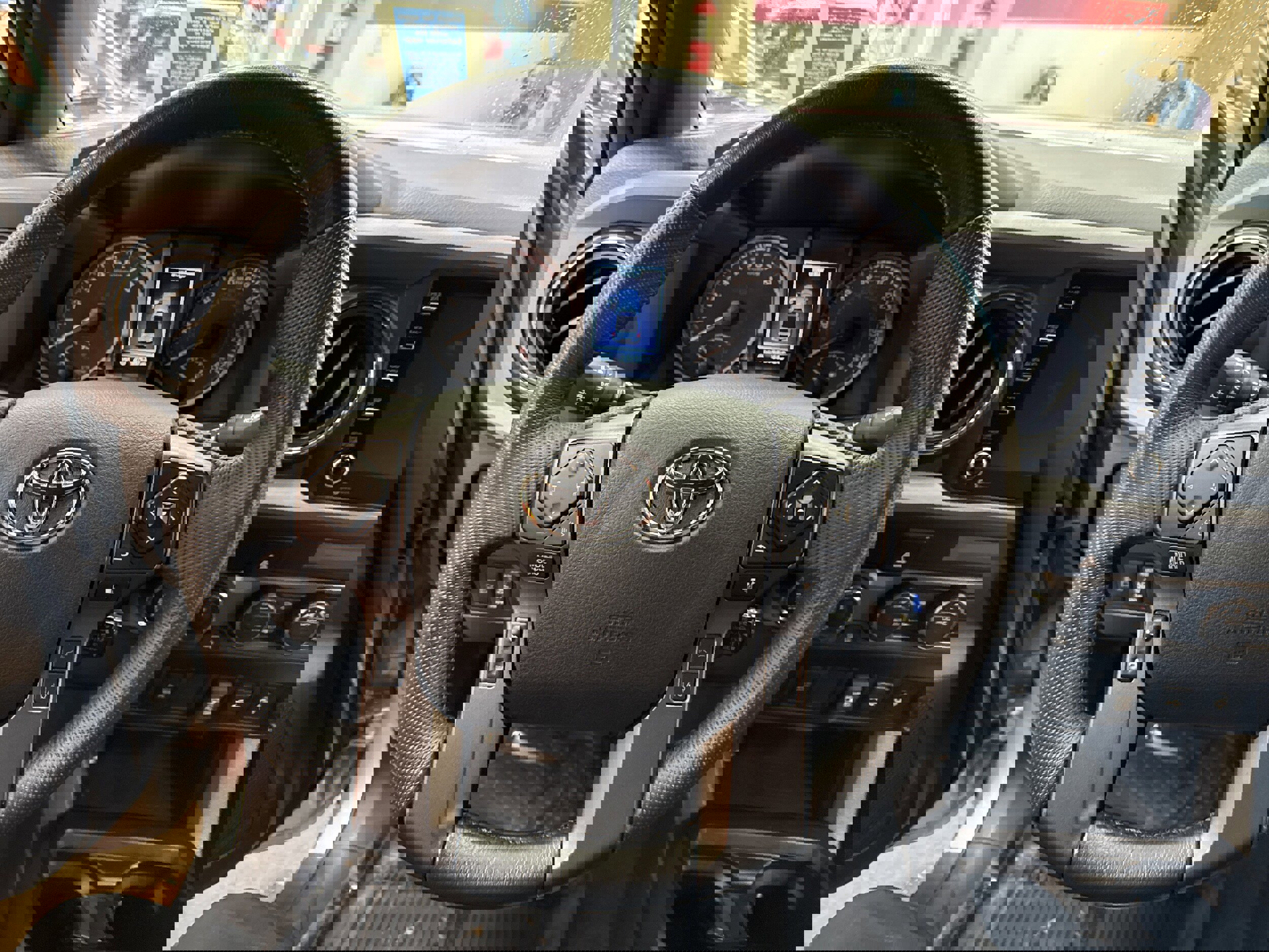 Used 2022 Toyota Tacoma TRD Off-Road image 29