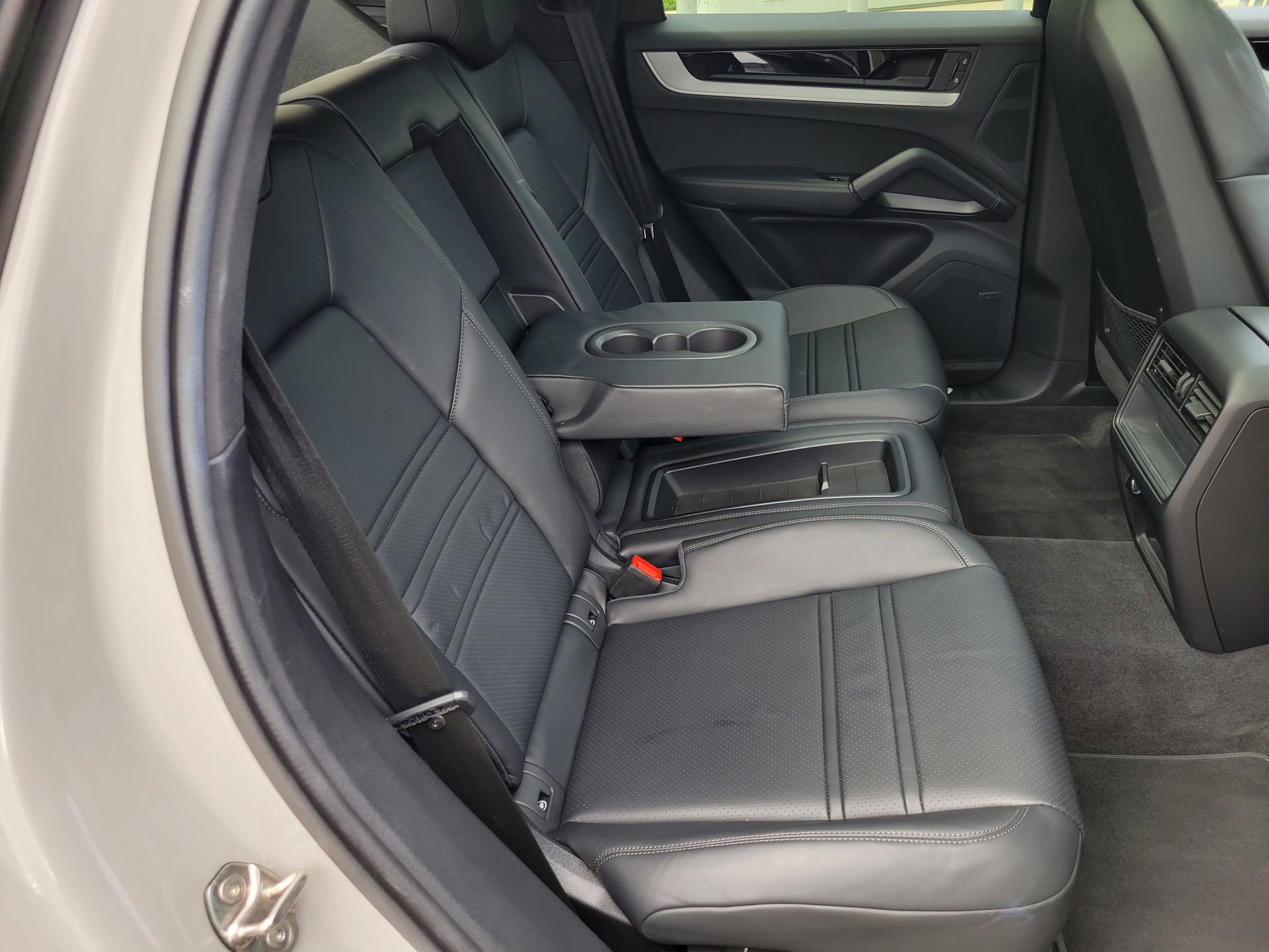 Used 2025 Porsche Cayenne Coupe AWD/4WD image 31