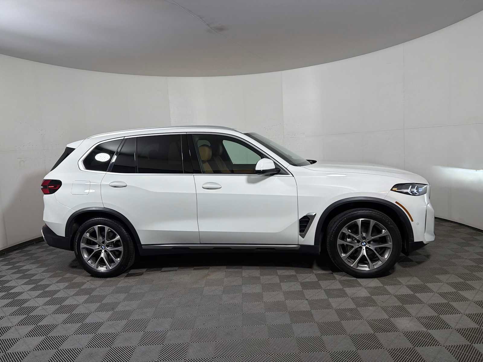 Certified 2024 BMW X5 xDrive40i w/ Parking Assistance Package image 7
