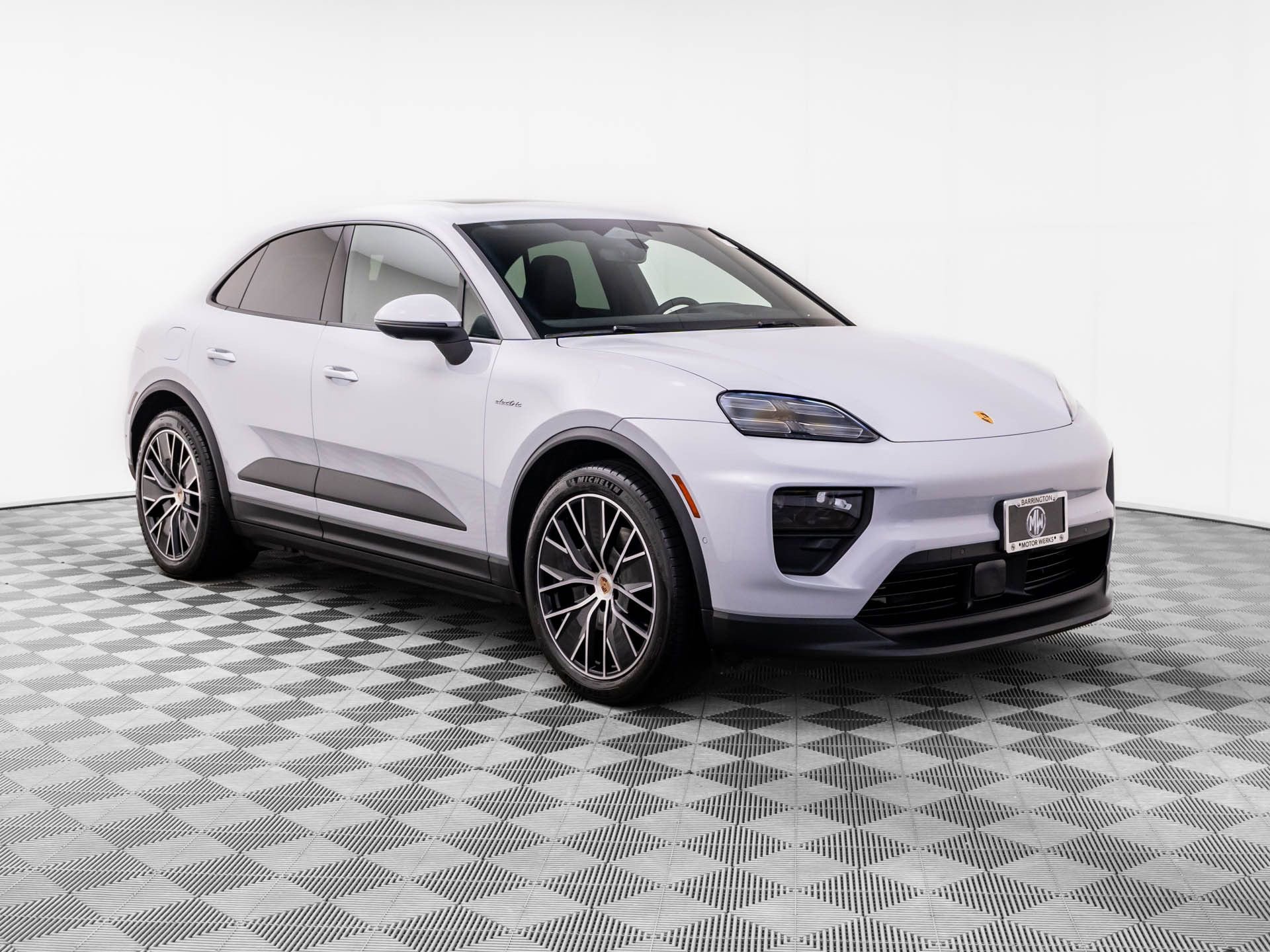 Certified 2025 Porsche Macan 4 Electric AWD/4WD image 6