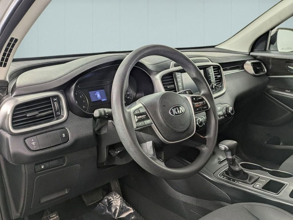 Used 2020 Kia Sorento LX image 9