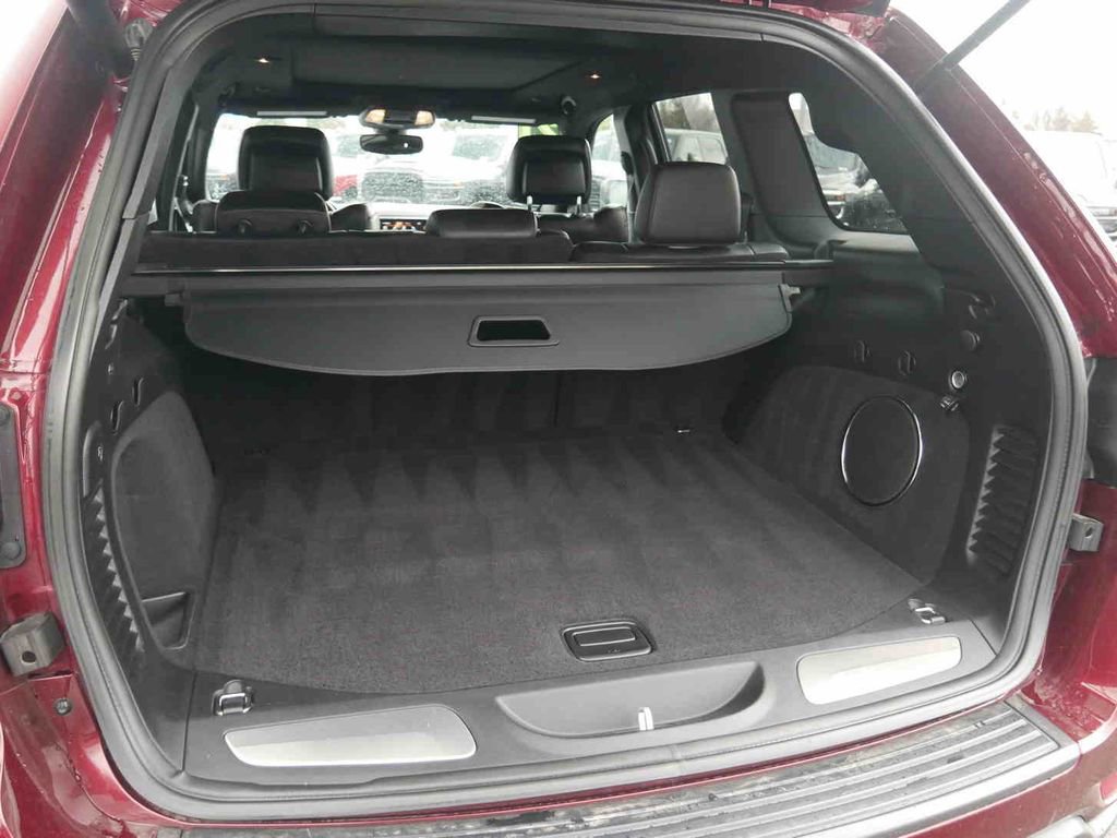 Used 2021 Jeep Grand Cherokee Trailhawk w/ Trailhawk Luxury Group AWD/4WD image 10