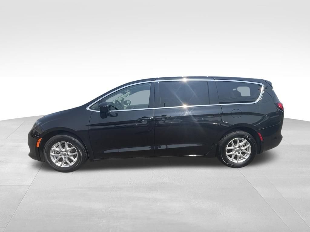Used 2023 Chrysler Voyager LX FWD image 19