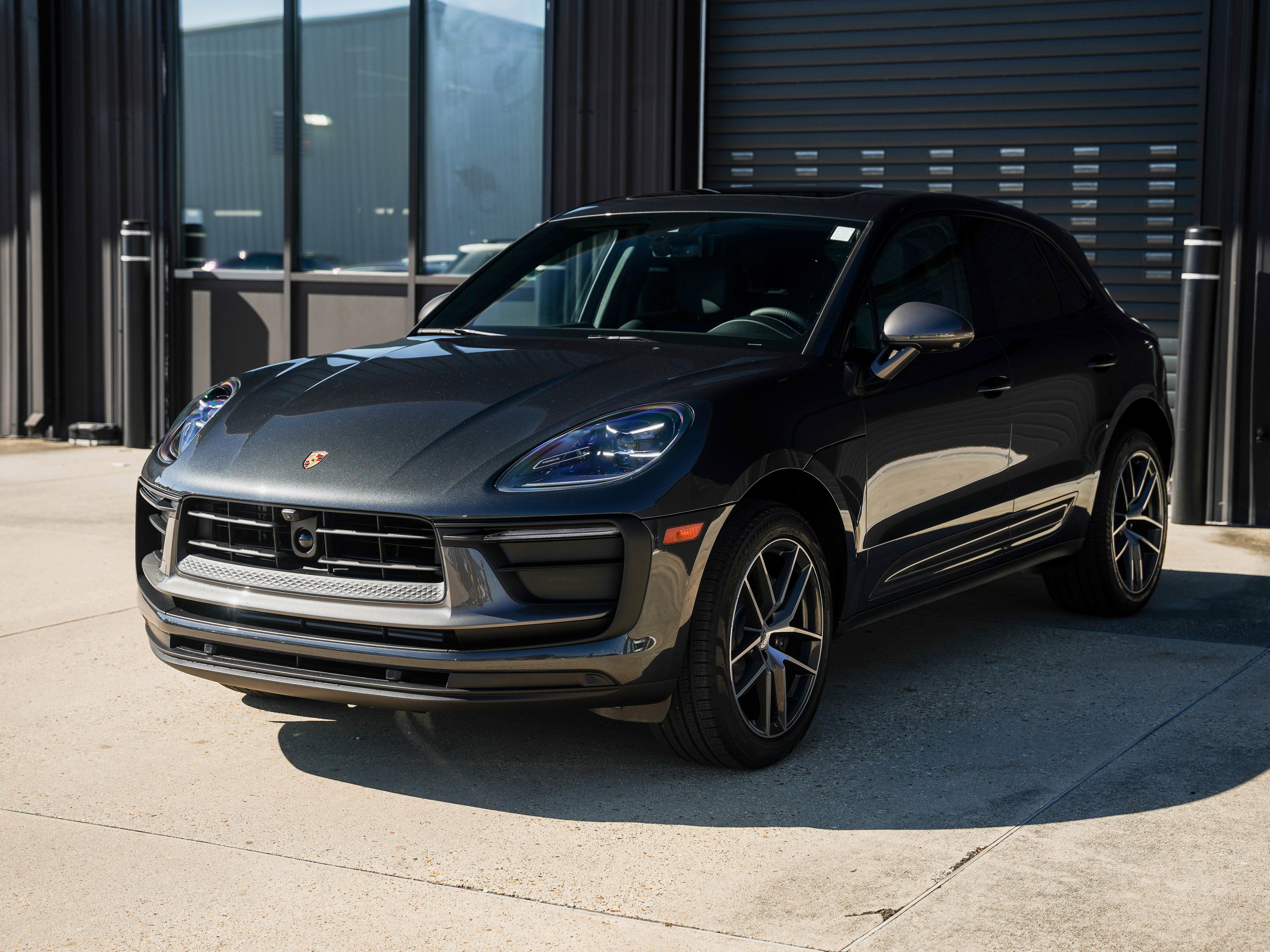 Certified 2026 Porsche Macan Turbo AWD/4WD image 8