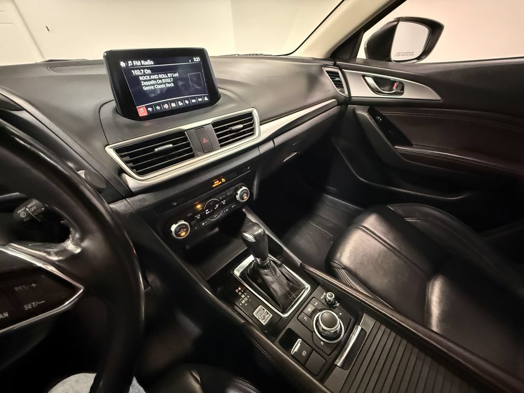 Used 2018 MAZDA MAZDA3 Touring FWD image 79