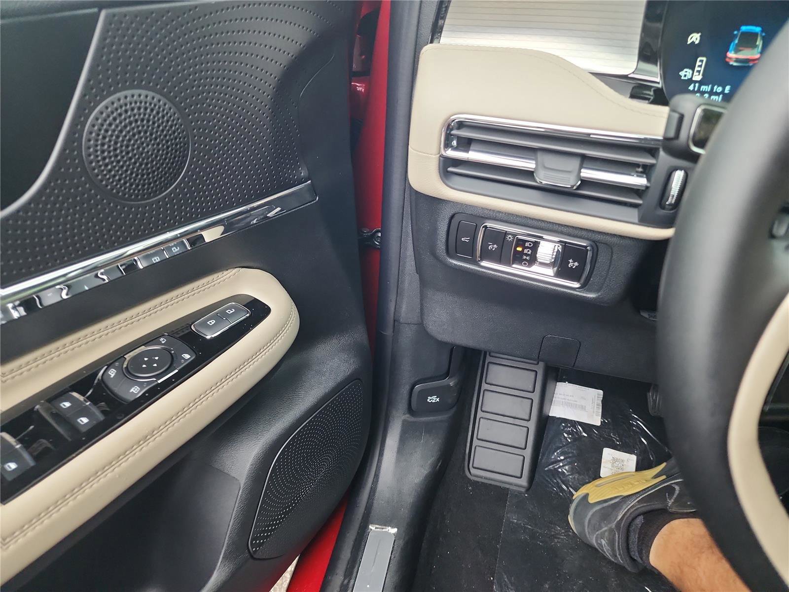 New 2026 Lincoln Corsair Premiere image 27