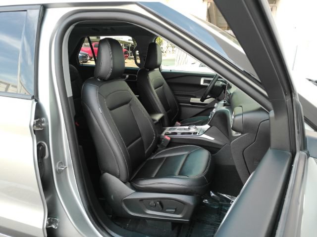 Used 2023 Ford Explorer XLT w/ Equipment Group 202A RWD image 23