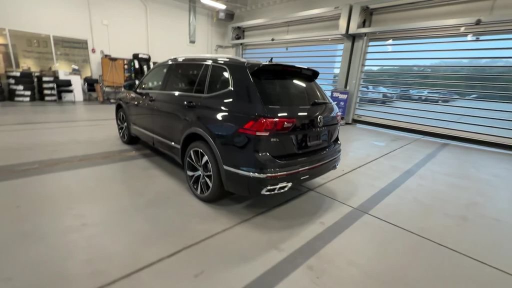 Certified 2024 Volkswagen Tiguan SEL R-Line AWD/4WD image 9