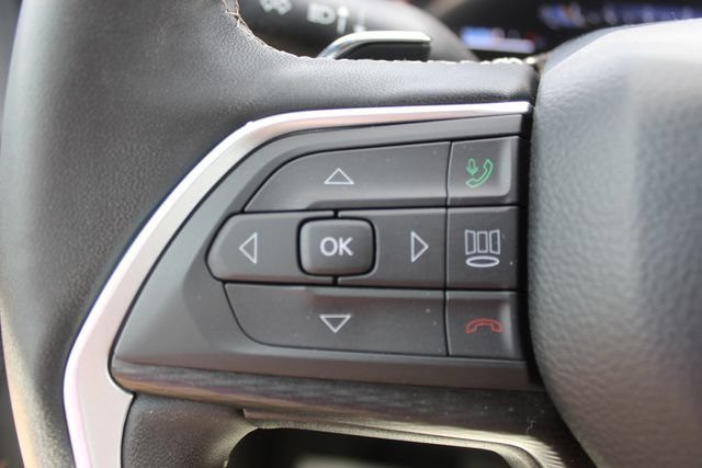 Used 2025 Jeep Grand Cherokee Altitude AWD/4WD image 18