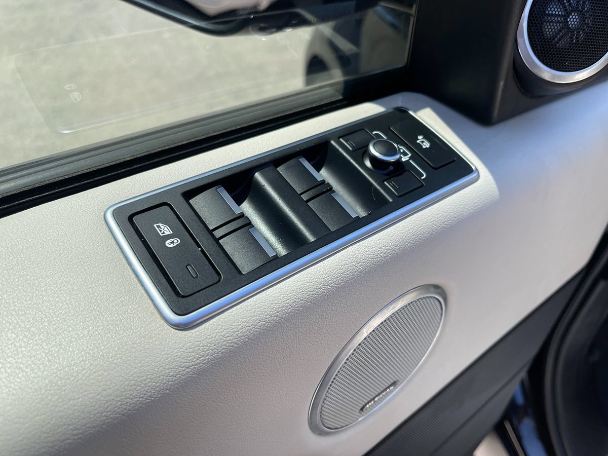 Used 2017 Land Rover Range Rover HSE AWD/4WD image 22