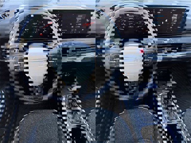 Used 2025 Kia K4 GT-Line image 12