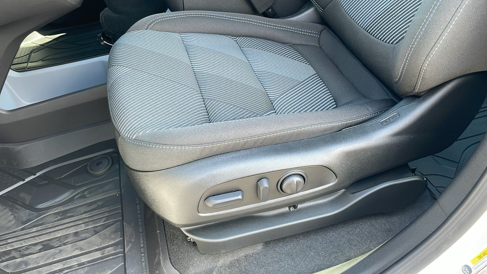 New 2027 Chevrolet Bolt LT w/ Comfort Package FWD image 17