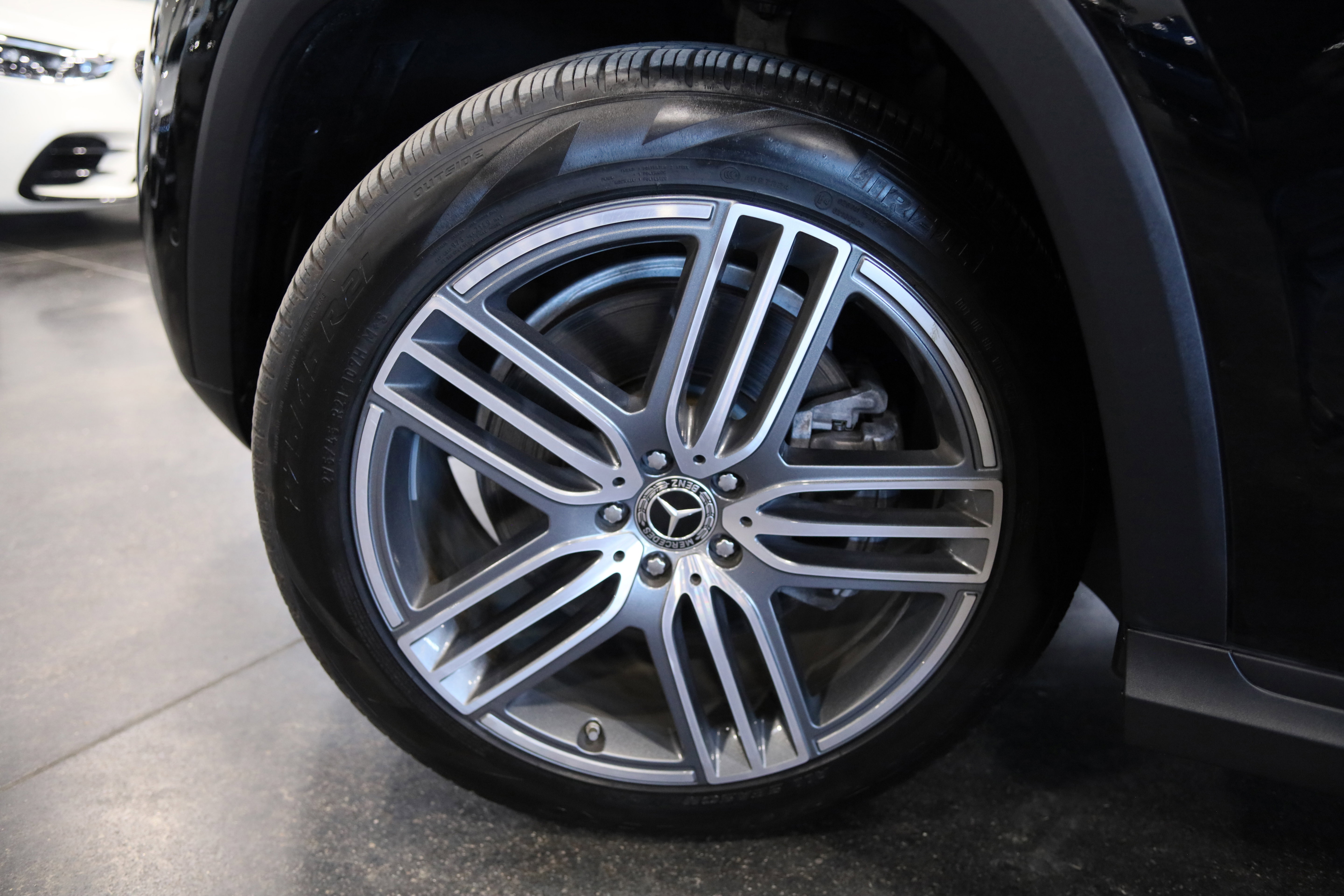Used 2024 Mercedes-Benz GLS 450 4MATIC image 13