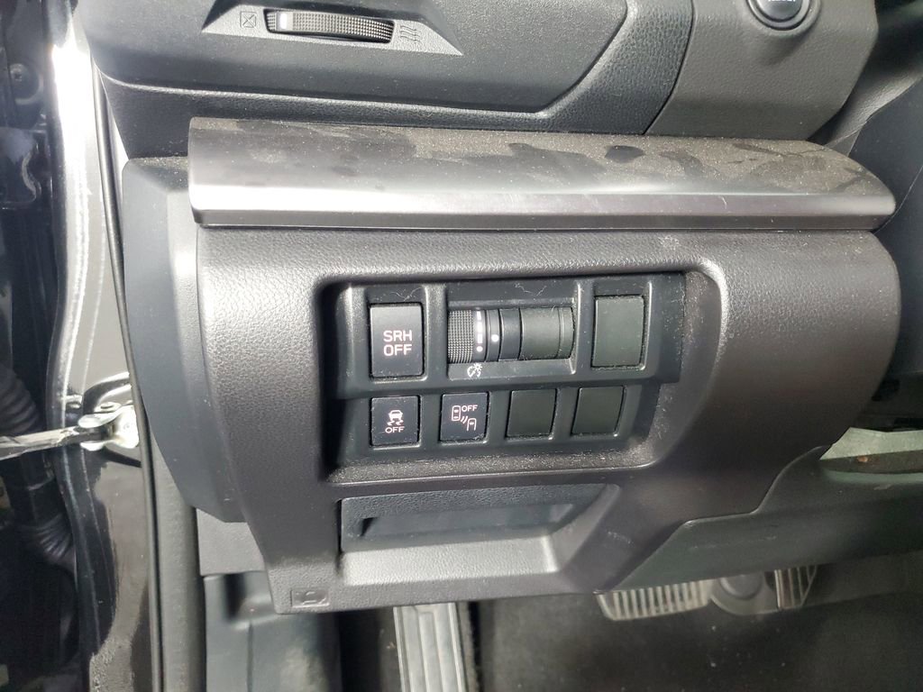 Used 2017 Subaru Impreza 2.0i Limited image 28