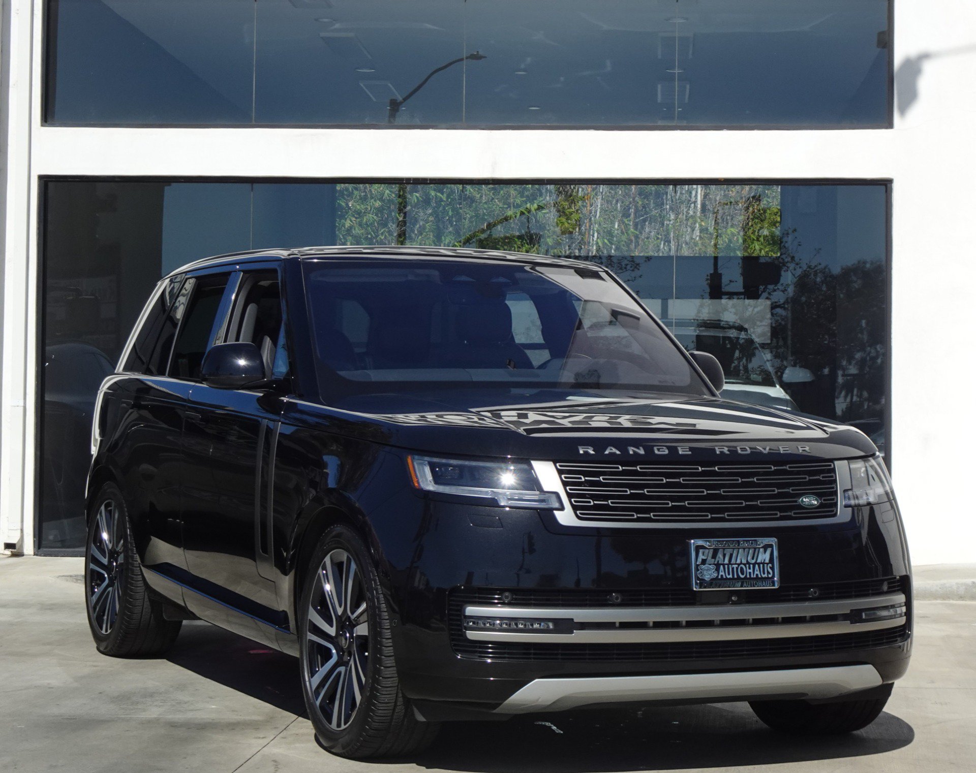 Used 2023 Land Rover Range Rover SE AWD/4WD image 9