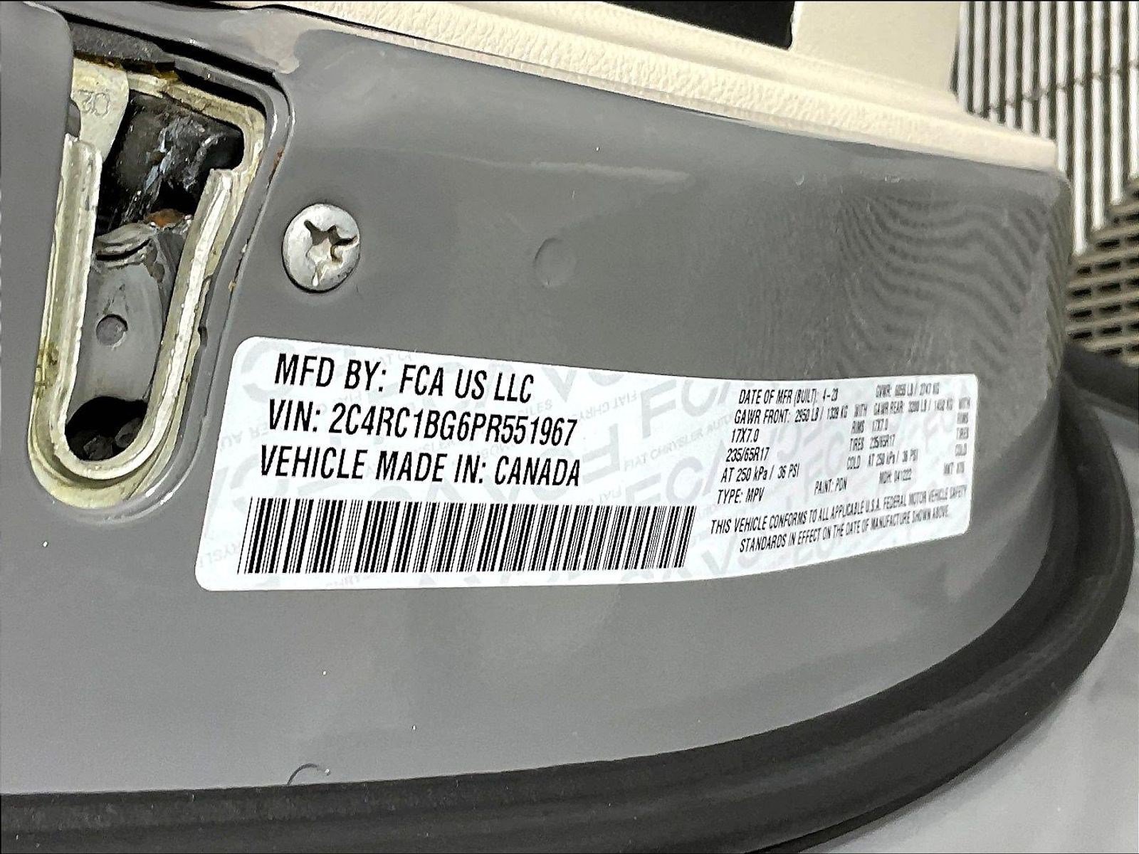 Used 2023 Chrysler Pacifica Touring-L FWD image 19