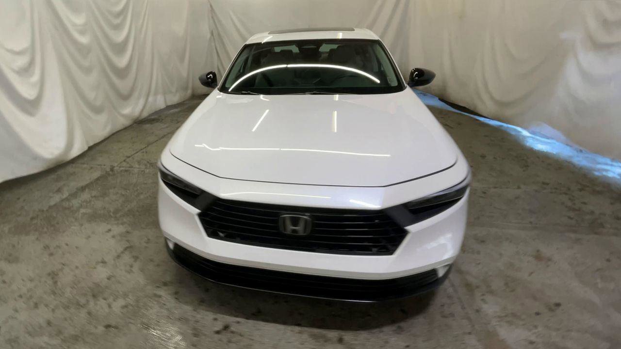 Certified 2025 Honda Accord SE image 3