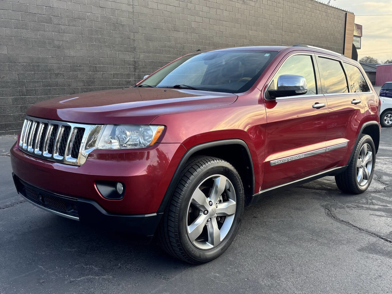 Used 2013 Jeep Grand Cherokee Overland w/ Advance Technology Group image 2