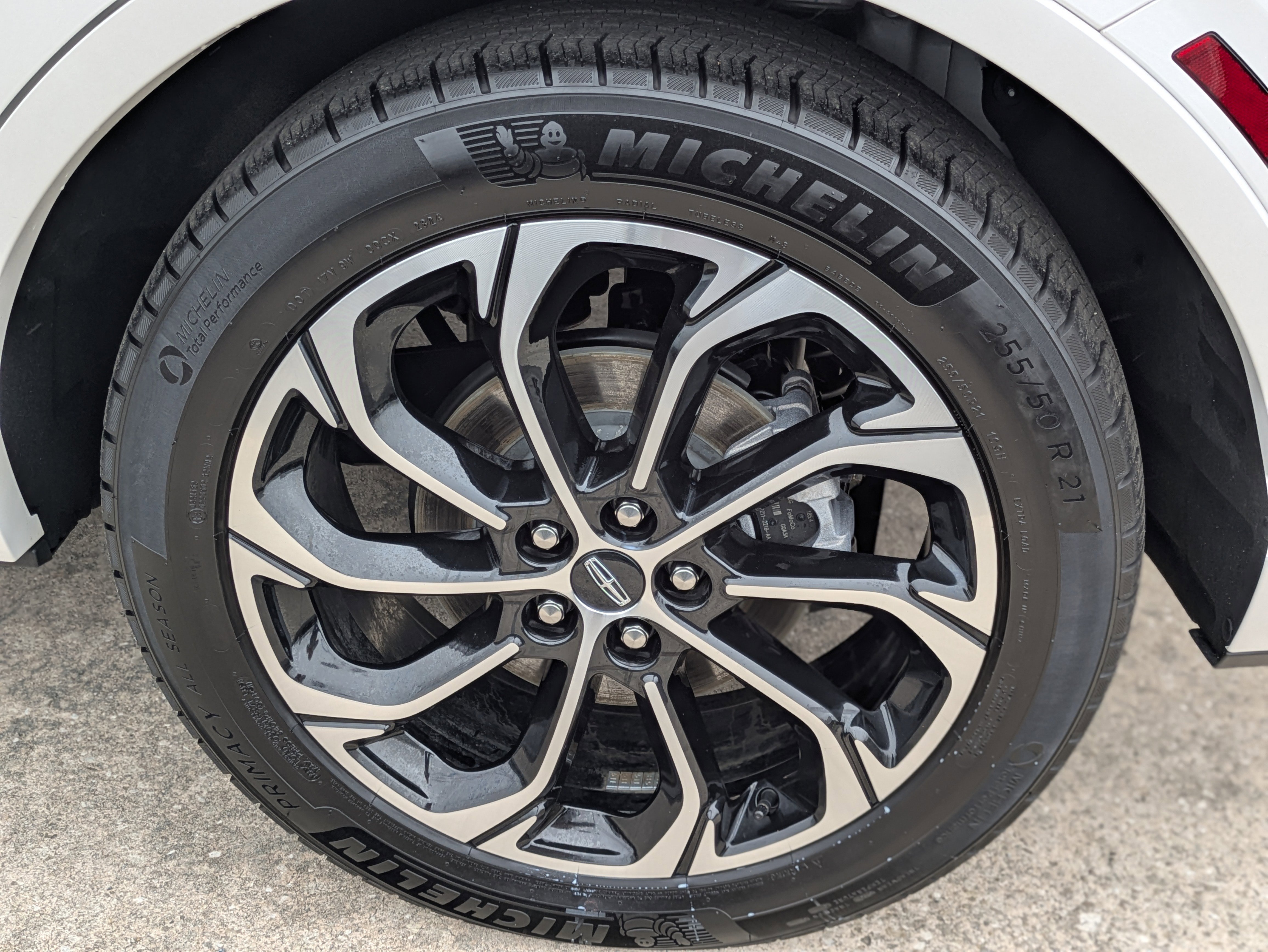 Used 2024 Lincoln Nautilus Reserve image 9