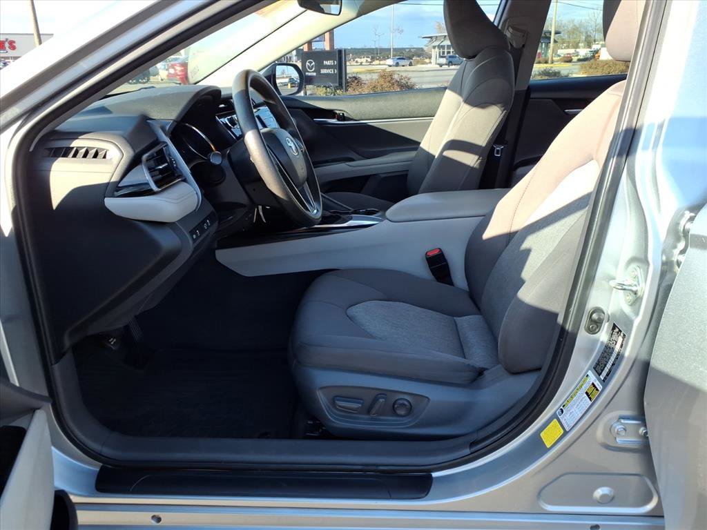 Used 2020 Toyota Camry LE image 12